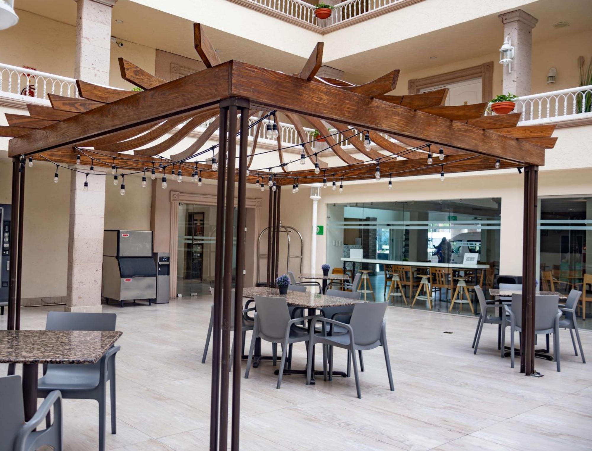 Best Western Plus Monterrey Colon Exterior photo